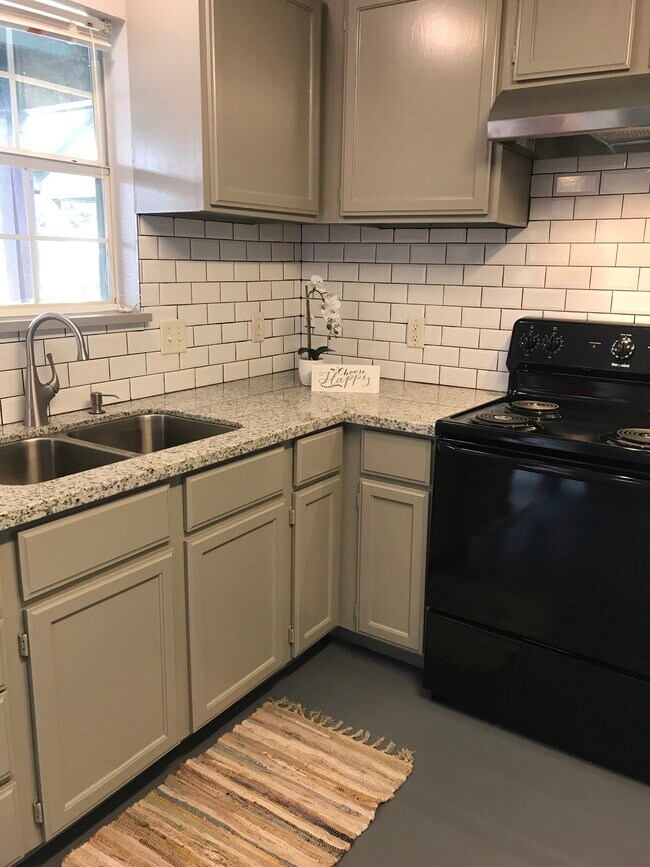 Electrodomésticos completamente nuevos. - 222 S Kansas Ave