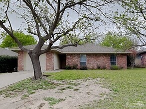 Building Photo - 8620 Santa Clara Dr