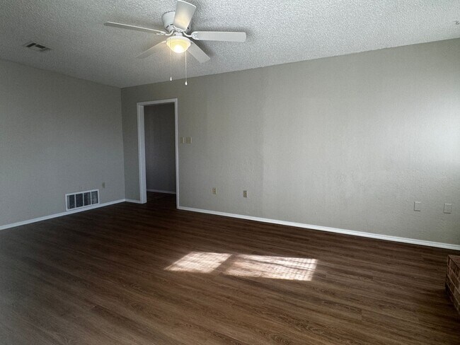 Foto del edificio - 314 NE Skyline Cir