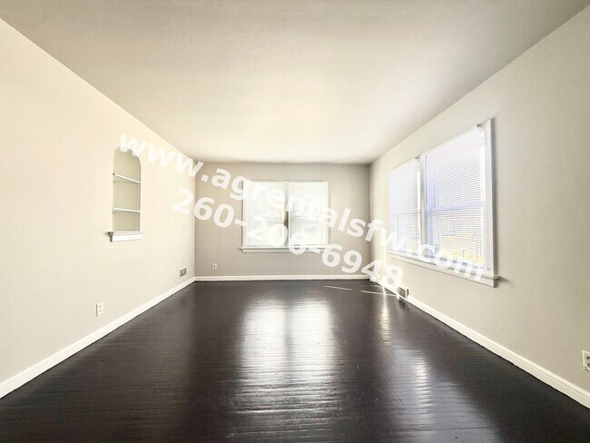 Building Photo - 3 Bedroom House