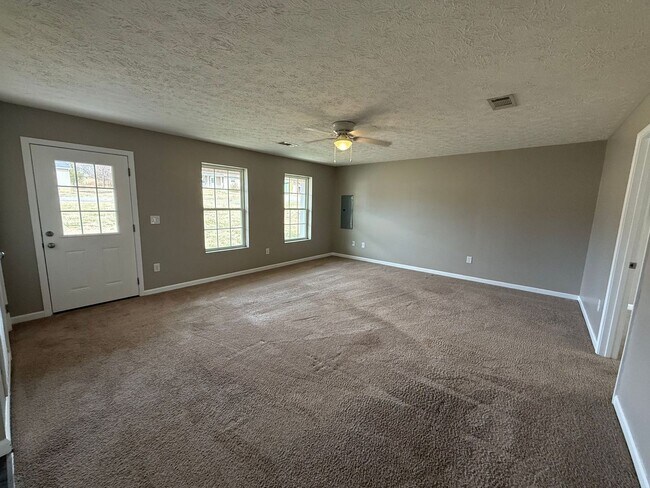 Building Photo - 3 bedroom 2 bath Single Family Home White Pine, TN