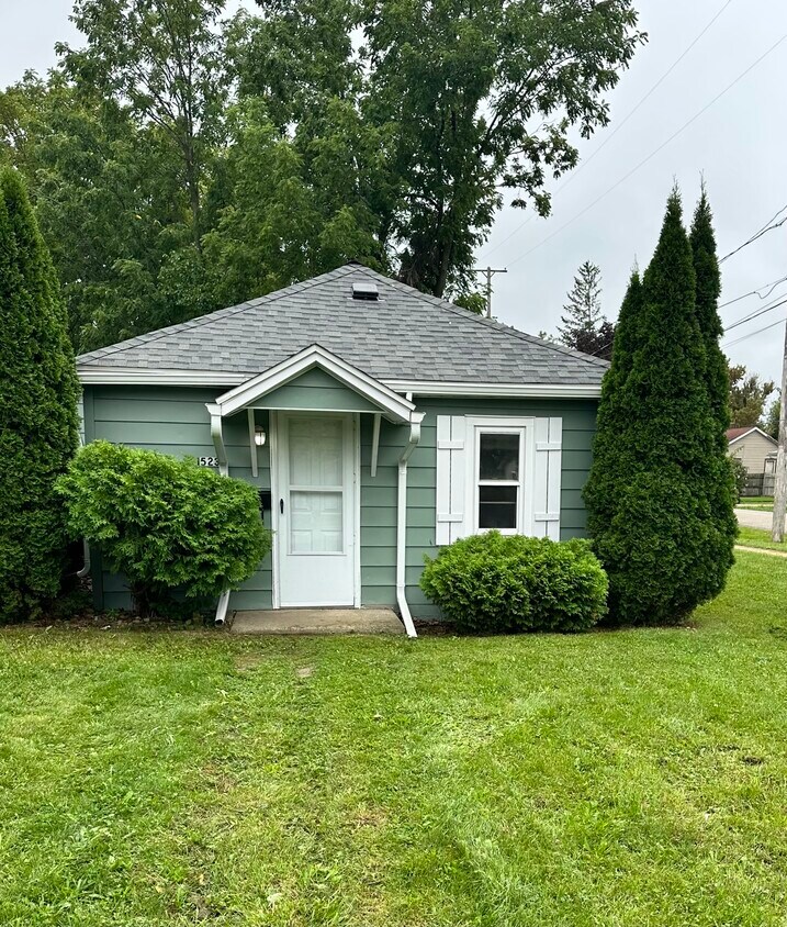 1523 W Stewart St, Owosso, MI 48867 House Rental in Owosso, MI