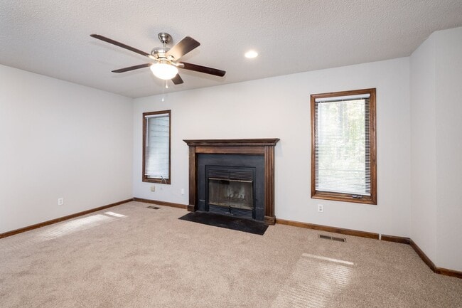 Foto del edificio - 2 bedroom 1.5 bath Duplex Close to the Beach