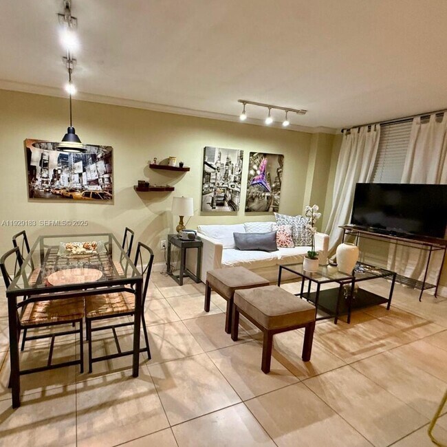 Building Photo - 910 Michigan Ave