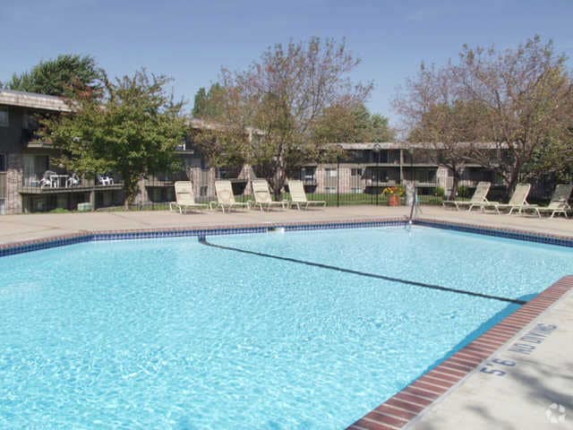 Community pool - Four Seasons Villa