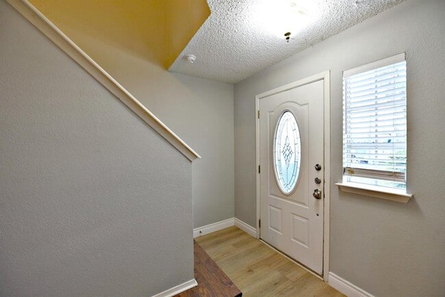 Foto del edificio - 12903 Humphrey Dr