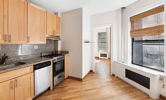 Building Photo - 858 10th Avenue