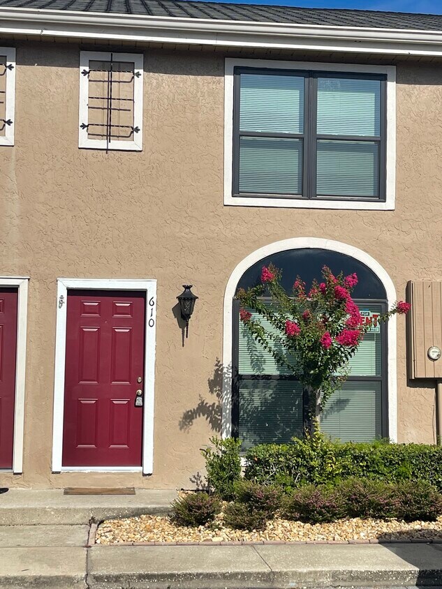 Foto principal - 610 Casa Park Court O