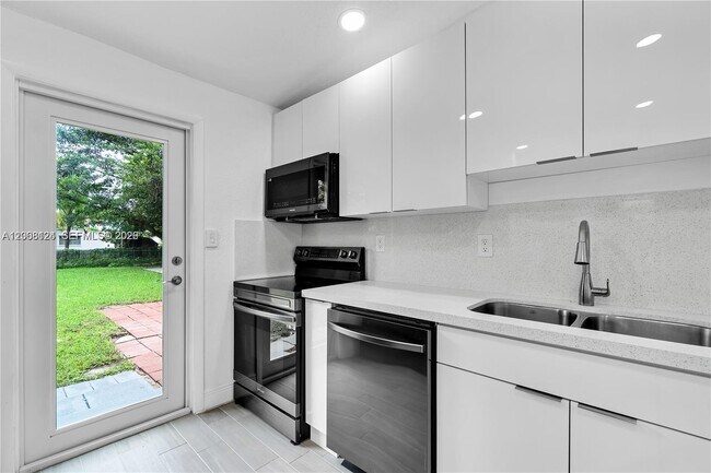 Building Photo - 1175 NW 133rd St