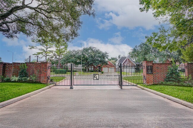 Building Photo - 21519 San Marino Dr