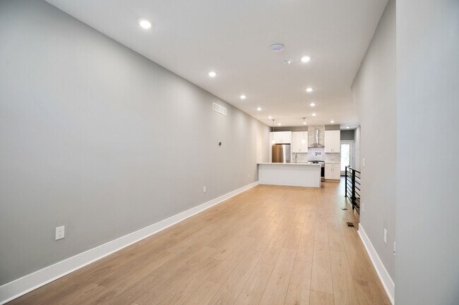 Foto del edificio - 2413 Cecil B Moore Ave