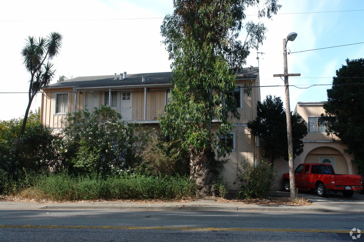 Primary Photo - 1500 Forest View Ave