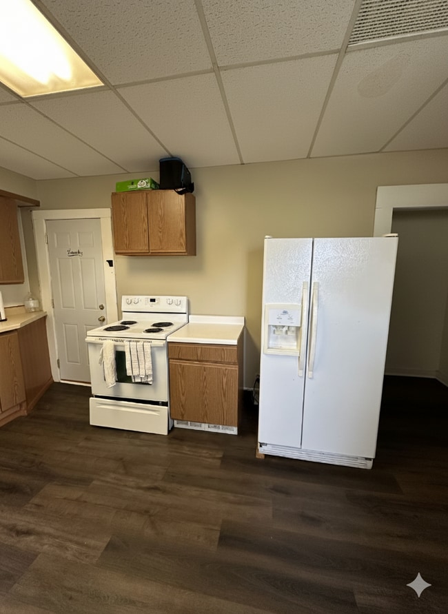 Building Photo - 4 Bed 1 Bath near UWEC, Water Street, and Sonnentag!