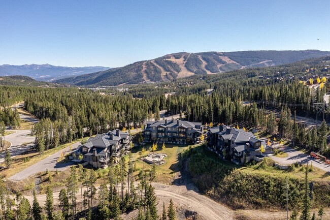 Foto del edificio - 12 Wildwood Rd W