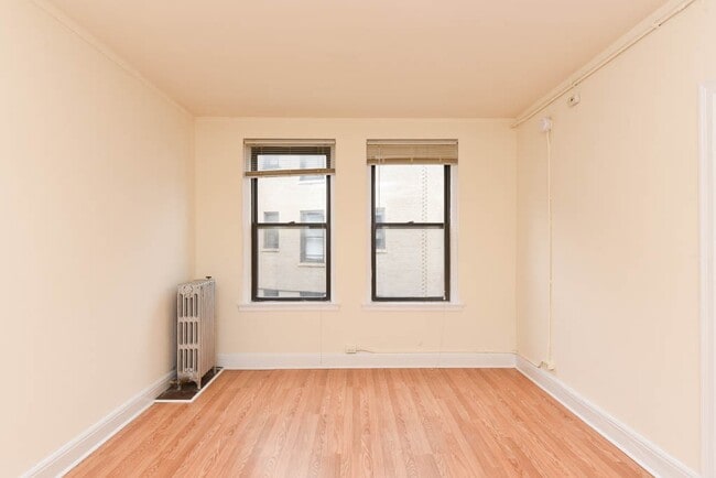 Foto del edificio - 3335 W Diversey Ave