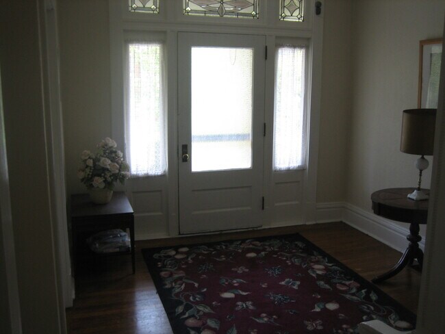 Foto del edificio - 142 S Bryant Ave