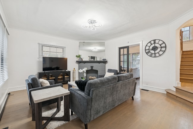 Foto del edificio - 1937 Foster Ave