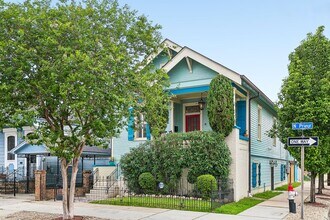 Building Photo - 1539 N Prieur St