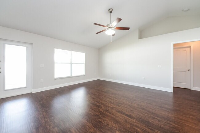 Building Photo - 3633 Doe Run Dr