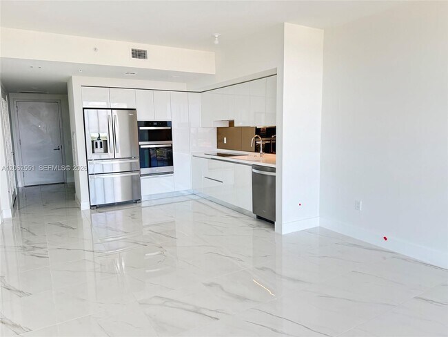 Foto del edificio - 1170 Hallandale Ave