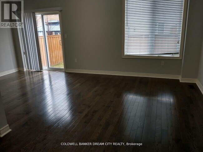 Photo du bâtiment - 451 Cedric Terrace