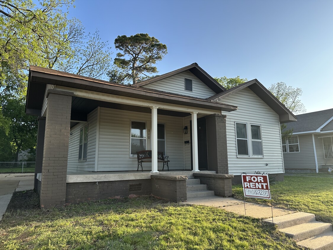 Foto principal - 310-312 12th Ave NW