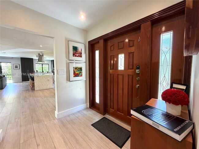 Foto del edificio - 815 Valencia Ave