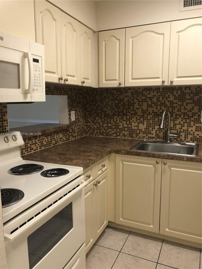 Foto del edificio - 9467 SW 76th St