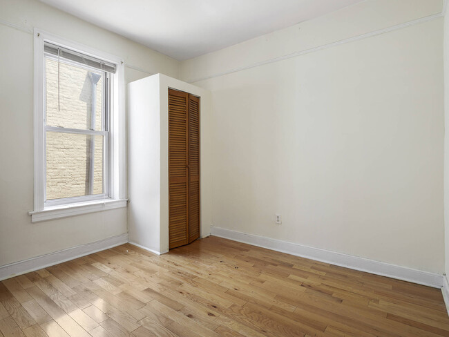 Building Photo - 596 Midwood St