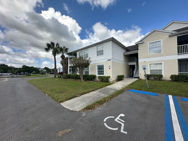 Building Photo - Second Floor 2 Bedroom, 2 Bath in Orlando ...
