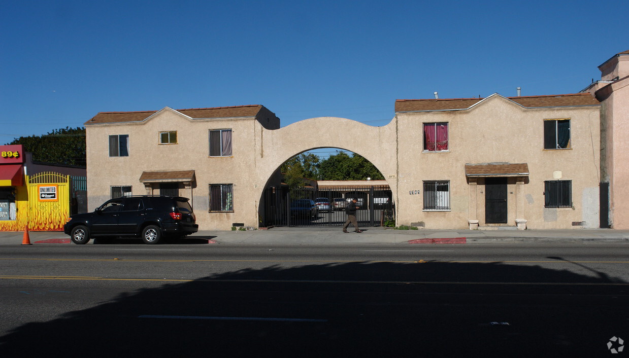 Primary Photo - The Central Florence Apartments