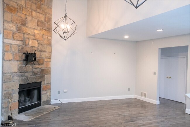 Building Photo - 55 Clarken Dr