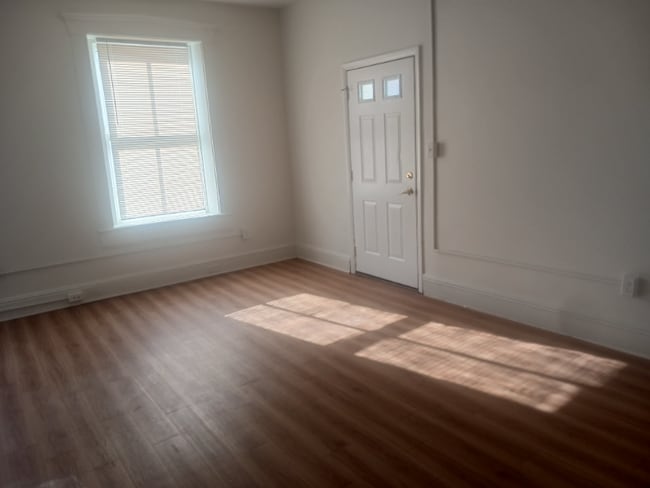 Foto del edificio - 323 N George St