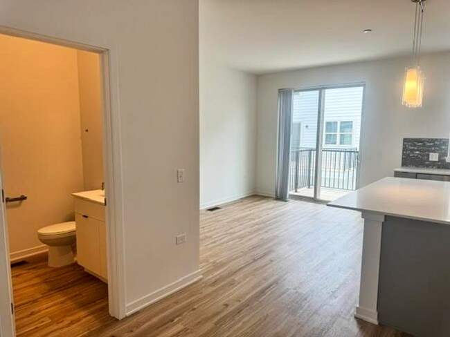 Foto del edificio - New Construction 3BR/2.5BA Townhome with Attached Garage in Oak Forest, Make your move less expen...
