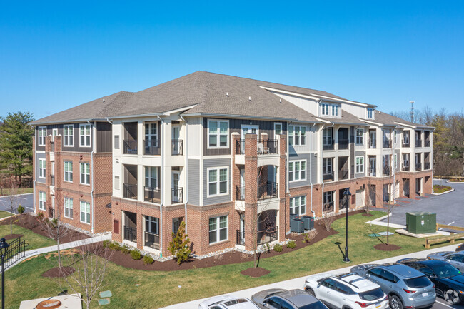 Building Photo - J Creekside at Exton