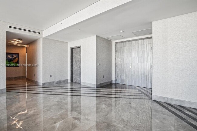 Foto del edificio - 330 Sunny Isles Blvd