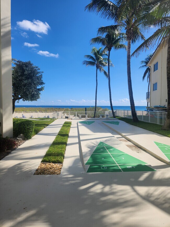 Grilling Area - 6000 N Ocean Blvd