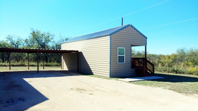 Foto del edificio - 2004 Family Ln.