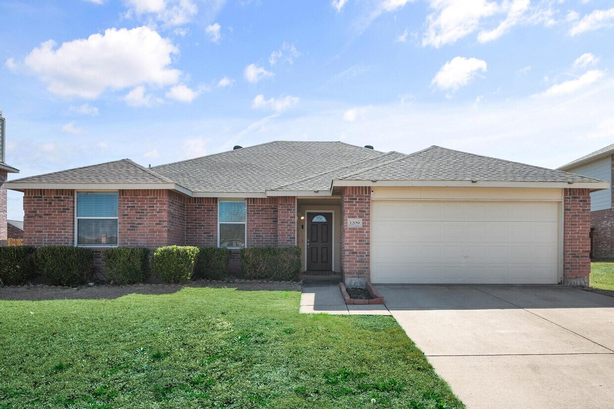 Foto principal - 1209 Summerdale Ln