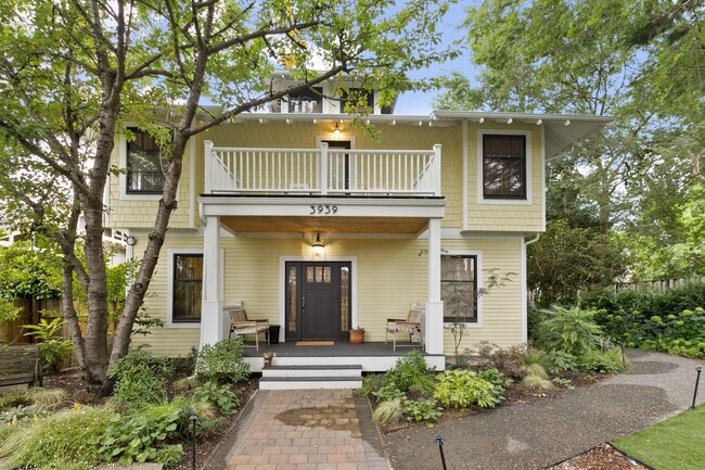 Building Photo - 6bd/3.25ba Seattle House