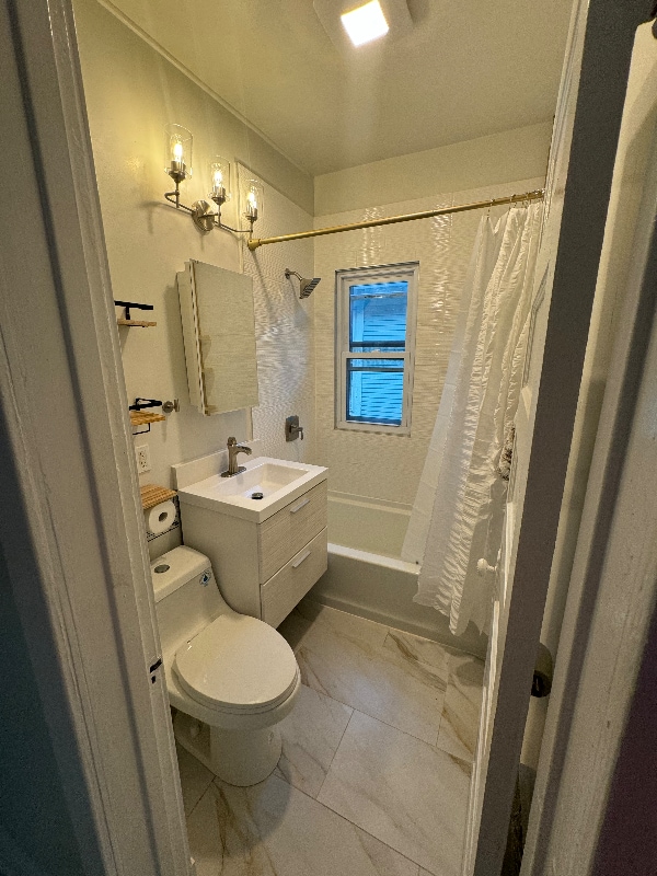 Photo - 1832 W Greenleaf Ave Apartment