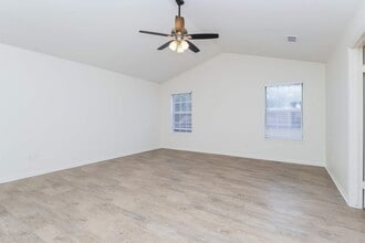 Building Photo - 14 E Trillium Cir