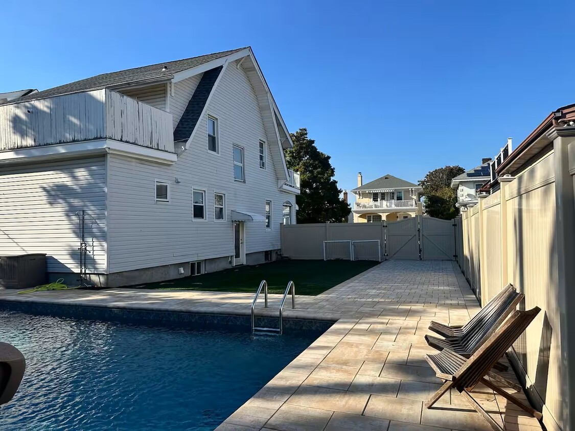 Photo - 160 E Walnut St (Long Beach, NY)