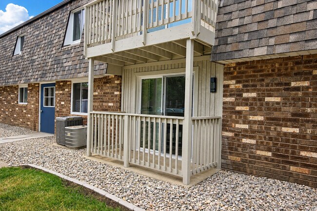Rear Patio - 370 Villabrook Dr