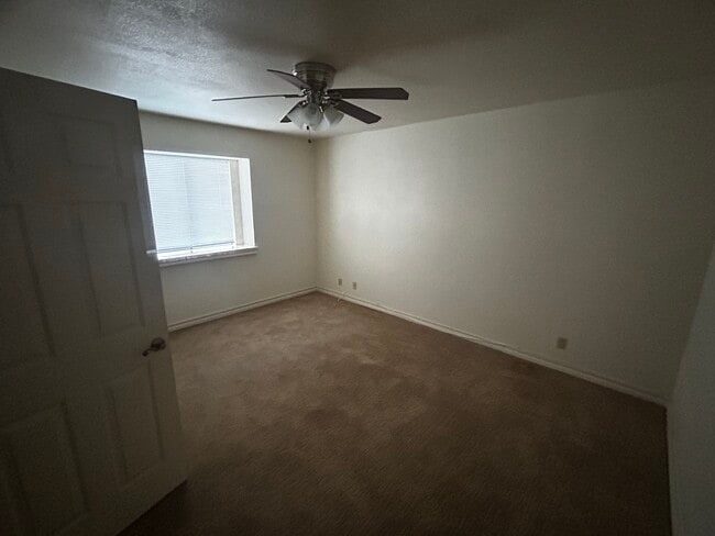 Building Photo - 15603 Rose Crest