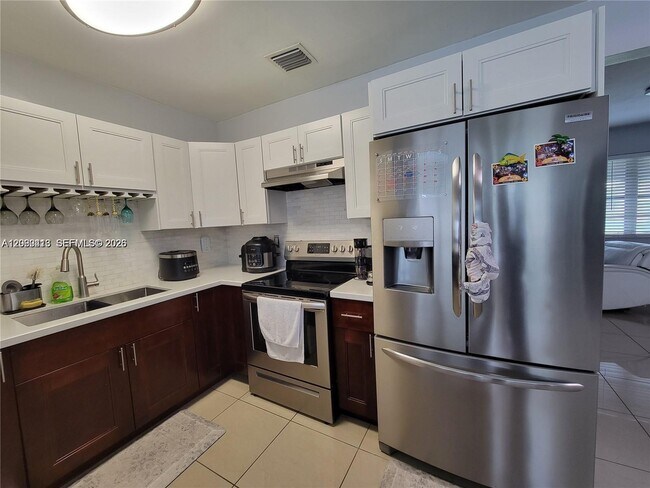 Foto del edificio - 6930 SW 12th St