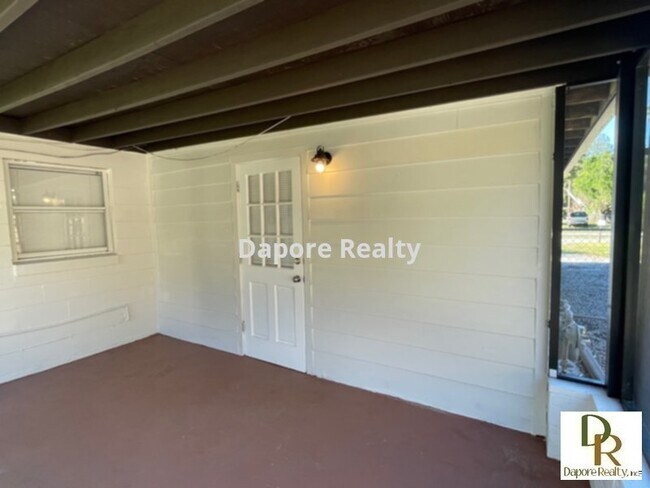 Foto del edificio - FULLY REMODELED 3 Bedroom, 1.5 Bath, Garag...