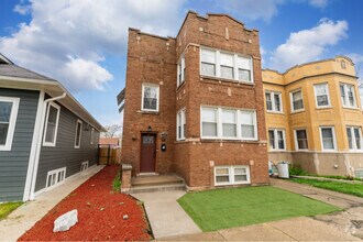 Building Photo - 5304 W Cornelia Ave
