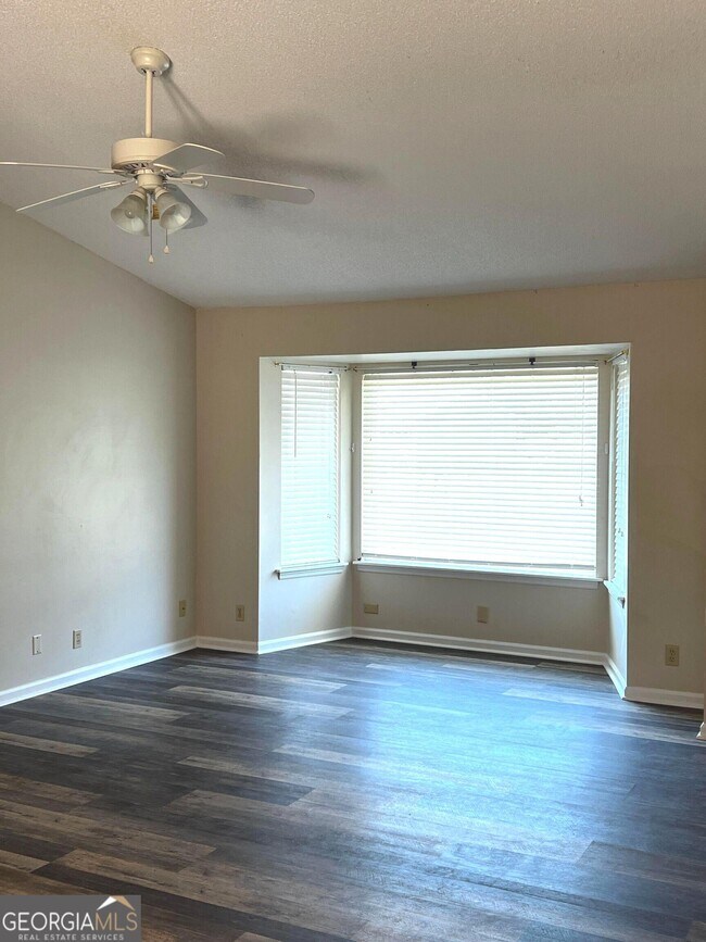 Building Photo - 419 Sunnyside Dr