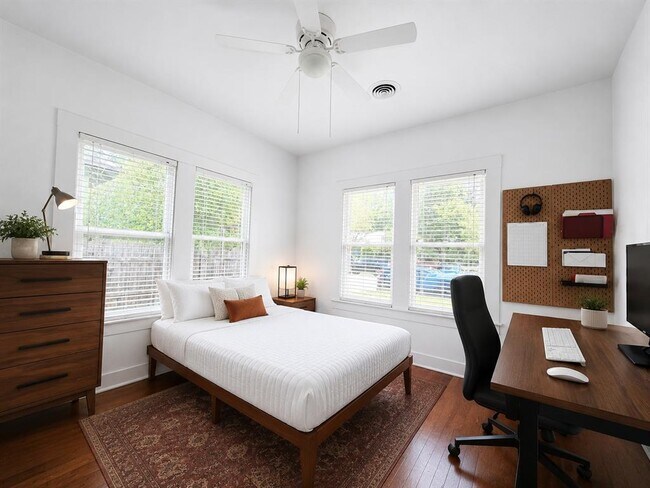 Foto del edificio - 404 W 43rd St